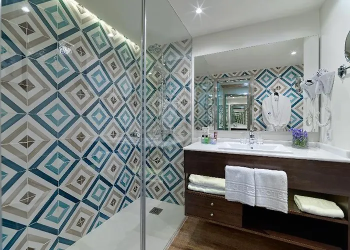 H10 Conquistador Готель