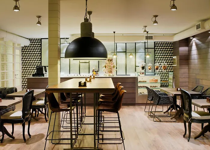 أتش10 كونكويستادور 4*